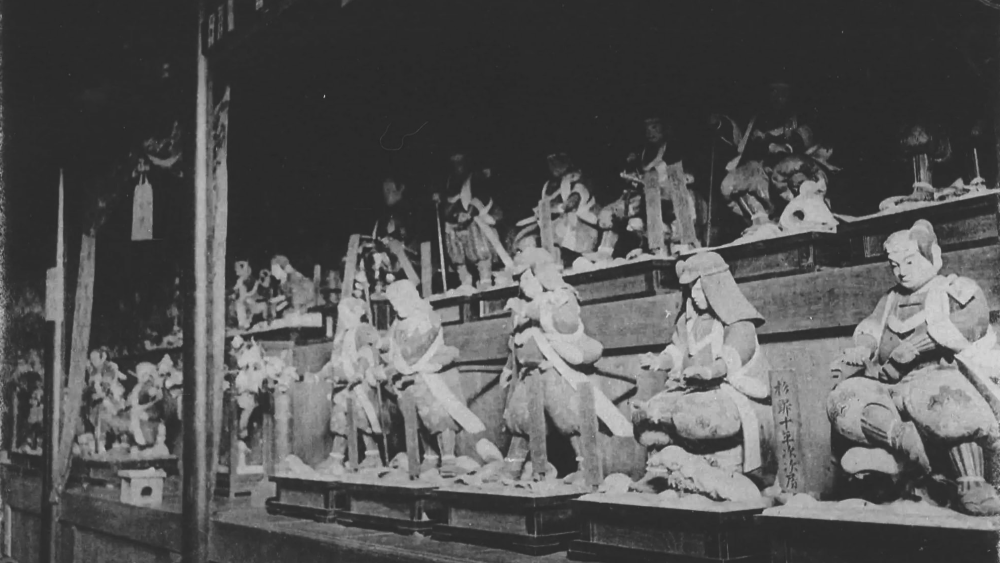 「泉岳寺忠臣義士木像」『東京景色写真版』(国立国会図書館デジタルコレクション [https://dl.ndl.go.jp/pid/764109])より作成。